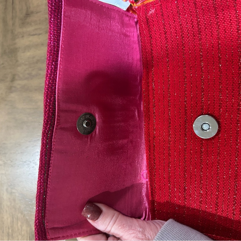 Red Floral Embroidered Women's Cloth Wallet, NWT, Absolutely Gorgeous, 4 x 8. - Picture 4 of 14